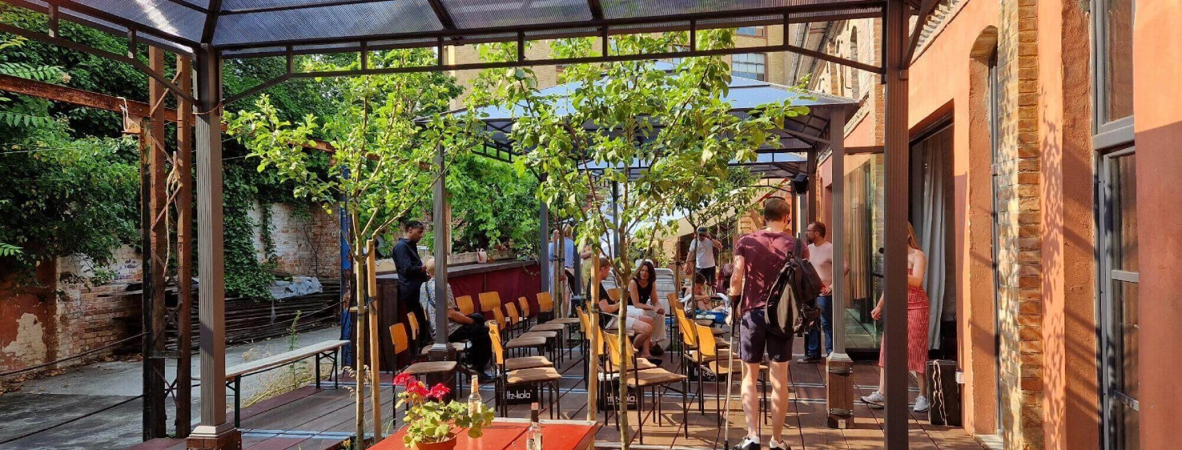Sommerterrasse und Innenhof Pulsraum Berlin Wedding – Outdoor-Events